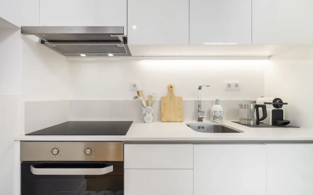 Chic 1-Bed W/ Patio Perfect To Explore Lisbon