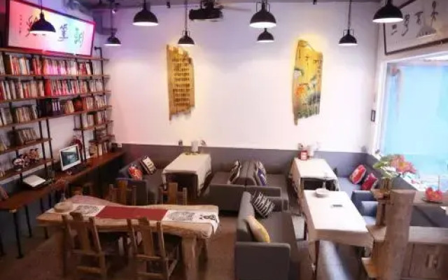 Zhaohuaxishi Youth Hostel