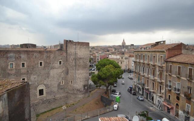 Castello Ursino Apartments