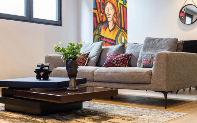 The Urbanart Condo by Acomodo