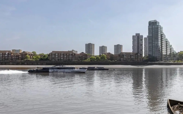 Cheyne Walk Houseboat by Onefinestay