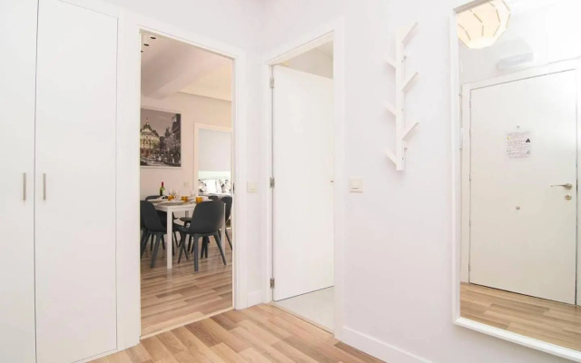 Sunny Apartment at the foot of Royal Palace by Batuecas