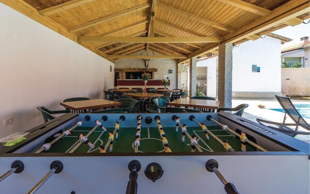 Beautiful Home in Pula With Wifi and 7 Bedrooms