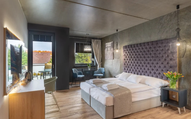Onyx Luxury