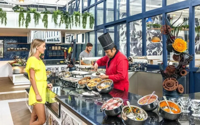 Ocean Riviera Paradise -Daisy Family Club