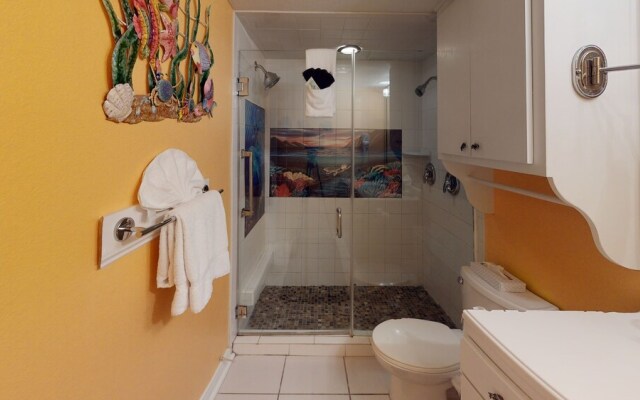 Seascape 1216 Studio Bedroom Condo by RedAwning