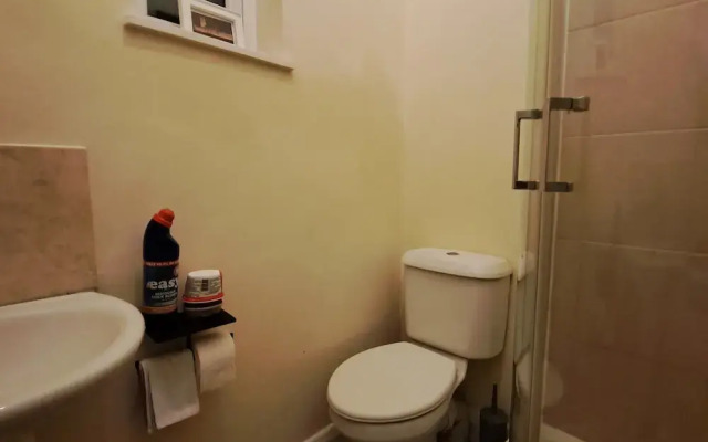 Family-friendly Studio Flat in Dagenham