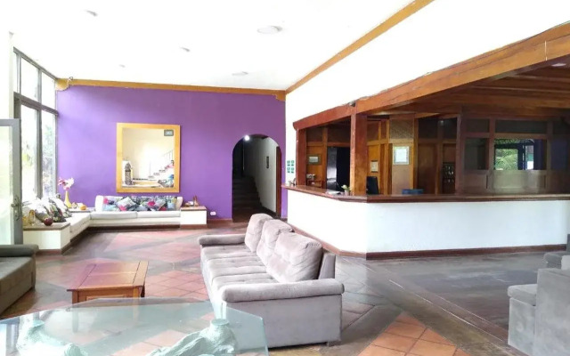 OYO Del Verde Hotel