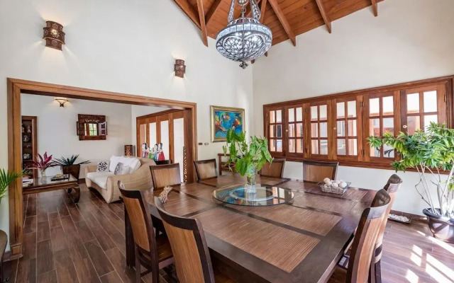 Beautiful Villa with Pool Gym and Maid