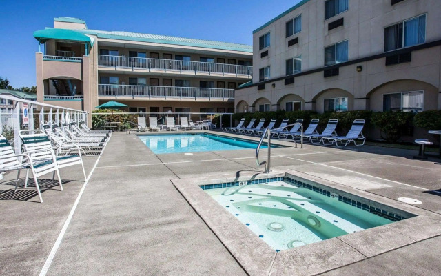 Quality Inn Grand Suites Bellingham