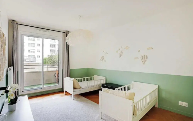 Modern, Spacious Apartment Just Outside Paris