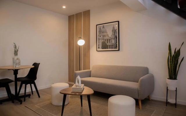 w Impressive 1BR w Terrace in Miraflores