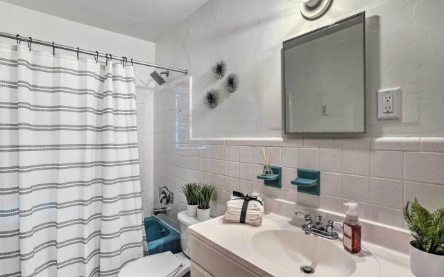 Bright Boynton Beach Getaway w/ Patio!