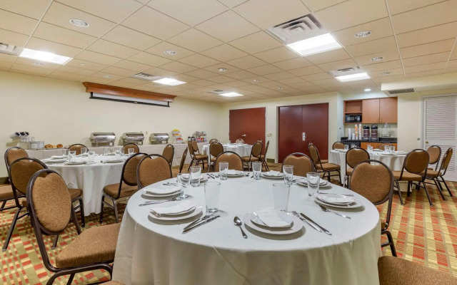 Holiday Inn Express and Suites Leesburg Historic District by IHG