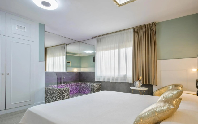 Hotel H