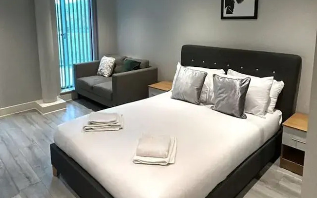 Chic Studio in Bracknell at Convenient Location