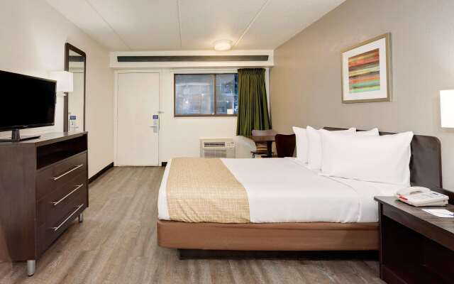 Travelodge by Wyndham College Park