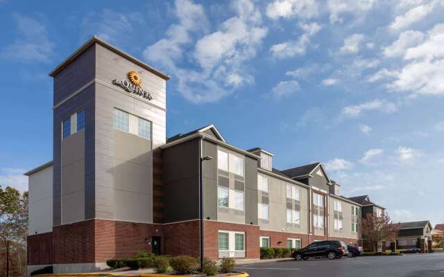 La Quinta Inn & Suites by Wyndham Stonington-Mystic Area