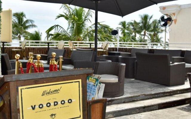 Deco Walk Hostel-Beach Club
