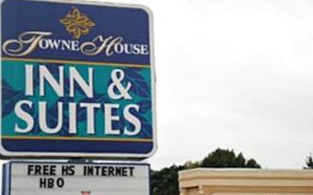 Town House Inn & Suites