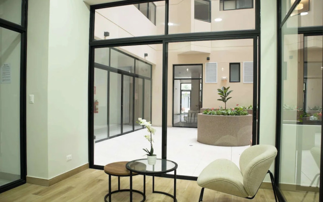 w Striking 1BR w Perfect Balcony Near Kennedy Park