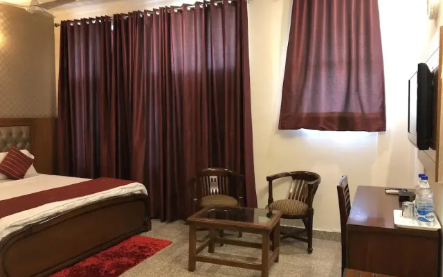 OYO Rooms Near Huda City Centre