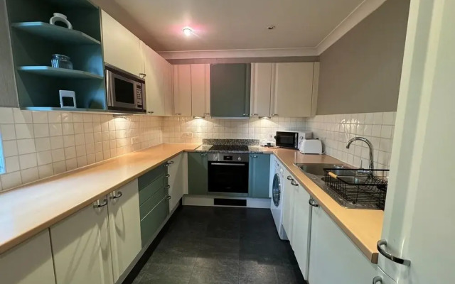 Luxury Apartment In London - Pool Spa & Gym