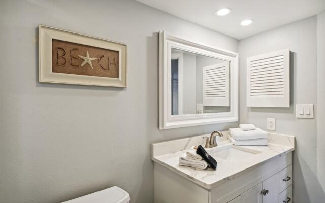 Inlet Reef 210 2 Bedroom Condo by RedAwning