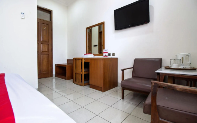 Residences by RedDoorz near Rumah Mode