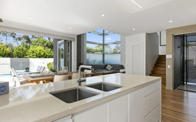 Anna Superbly Stylish Luxury Townhouse