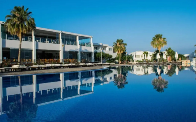 Theo Sunset Bay Hotel