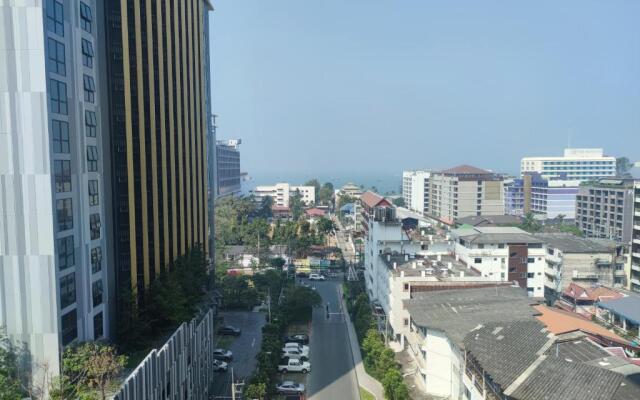 Pattaya Beach Sea View Rooftop Pool Resort