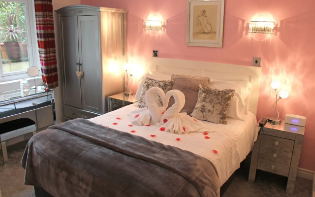 St John's Lodge (incl off-site health club)