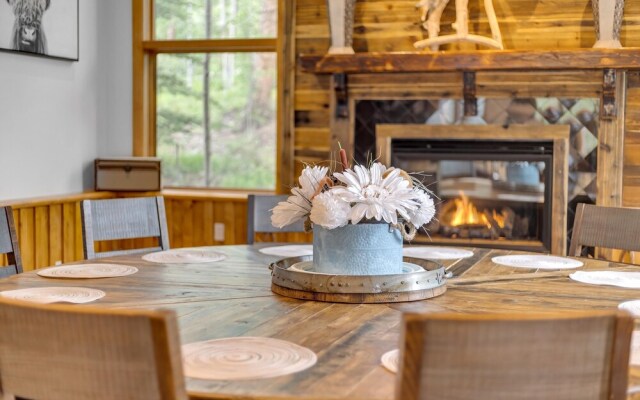 Majestic Lodge Retreat Amenities & Views