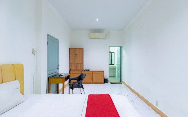 RedDoorz Plus @ Jalan Iskandar Muda Medan