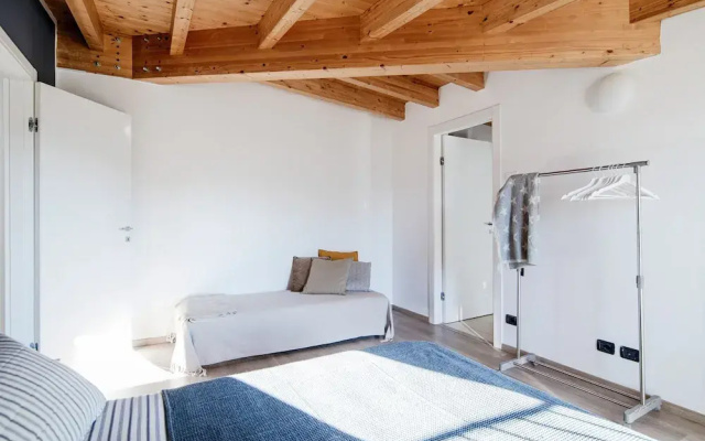 MyHomeInComo -  White Attic