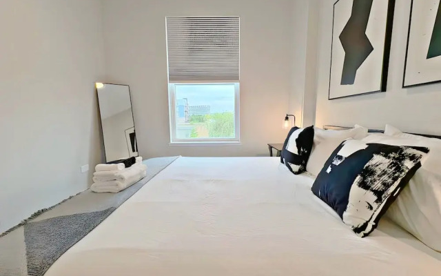 Modern 4BR with Parking - WV rep 4