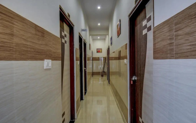 Oyo 22942 Hotel Opal