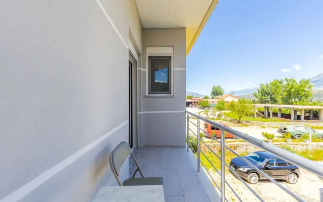 Bliss Triple Room in Gjirokast r