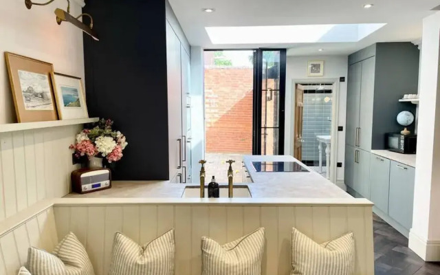The Emerald - Central Henley 2 Bedroom House