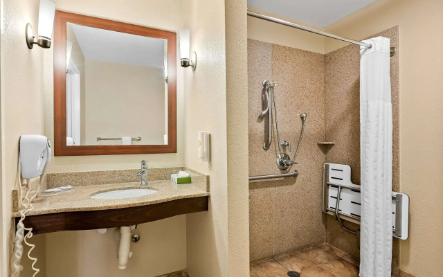 Comfort Suites