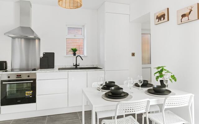Isimi Luxurious House 4-bed in Alfreton Derby
