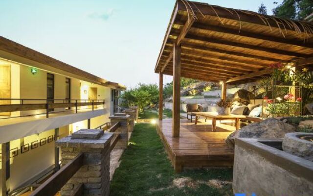 Xingyi Yunqi No.1 Inn (Xia Nahui Branch, Wanfenglin Scenic Area)