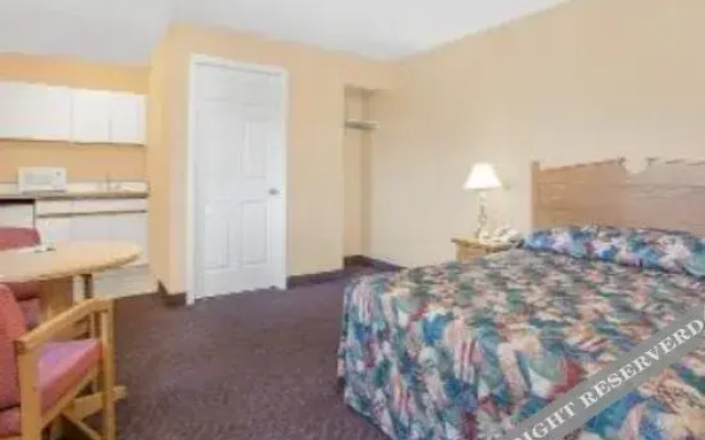 Super 8 Motel - Penticton