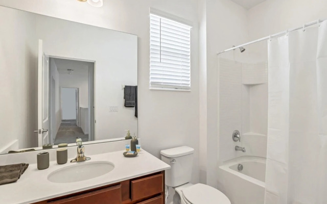 6BR Luxury Home - Private Pool Games Room