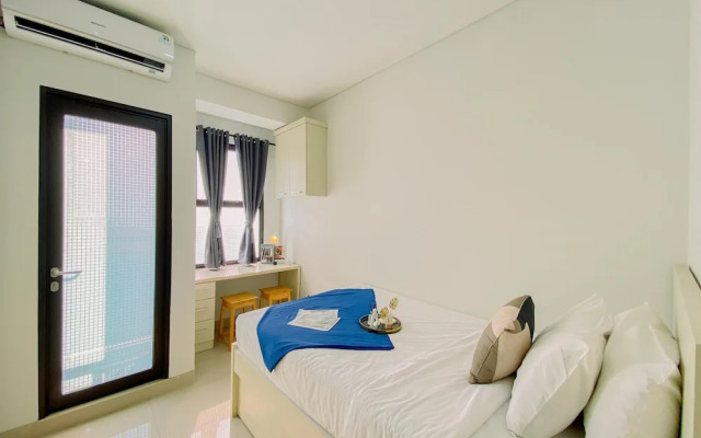 Good And Homey Studio Apartment At Transpark Cibubur
