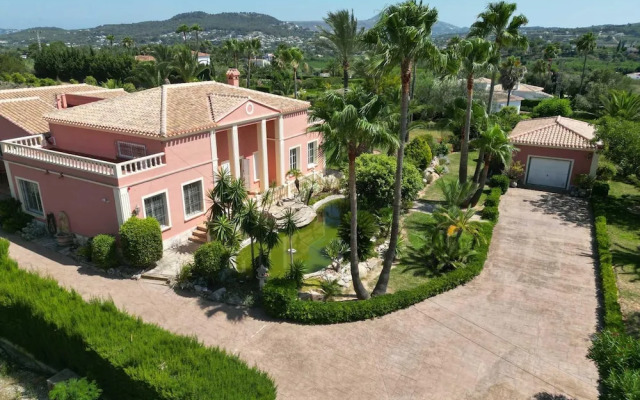 Mozamb in J vea With 4 Bedrooms and 3 Bathrooms