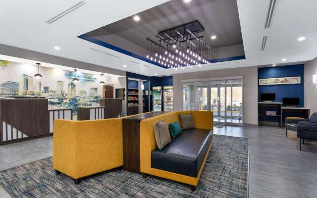 La Quinta Inn & Suites by Wyndham Tampa Central