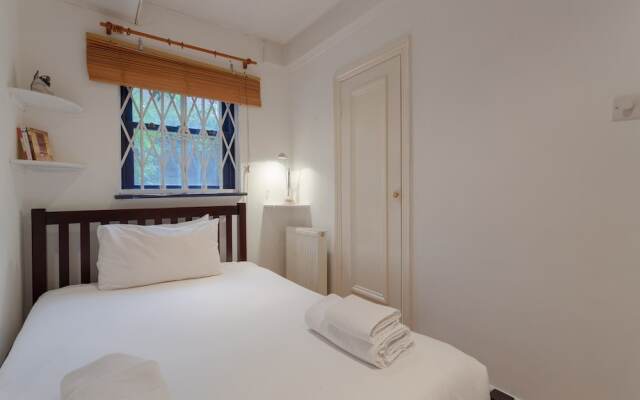 2 Bedroom Apartment With Garden in Chelsea
