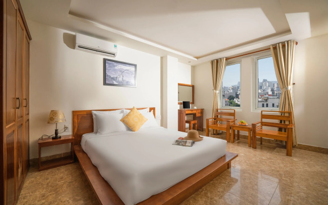 Titan Hotel